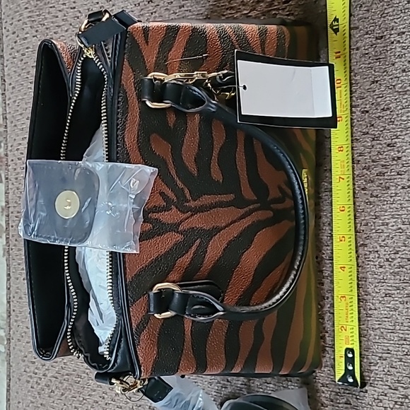 NINE WEST WOMEN'S BLACK AND SADDLE TAN PURSE - Picture 11 of 15